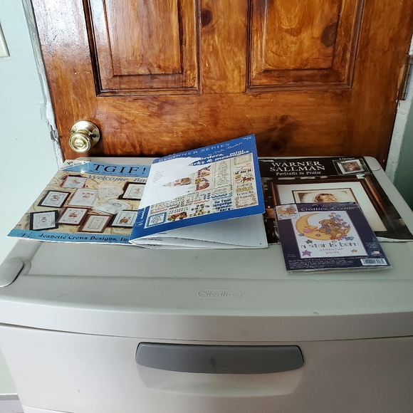 Needle work Tread, Book and canvas - Picture 4 of 4